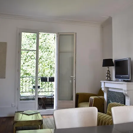 3 Storey Flat With Private Terrace Apartment